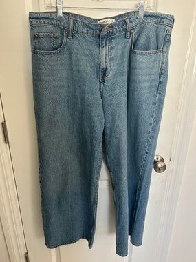 Ambercrombie Low Rise Ultra Loose, 32short